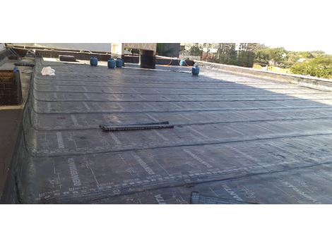 aplicação manta asfaltica para receber uma camada de concreto polido