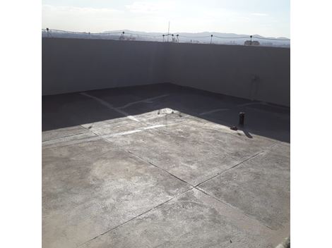 Impermeabilização concluída com a proteção das mantas com contra piso Edifício Castelon 
